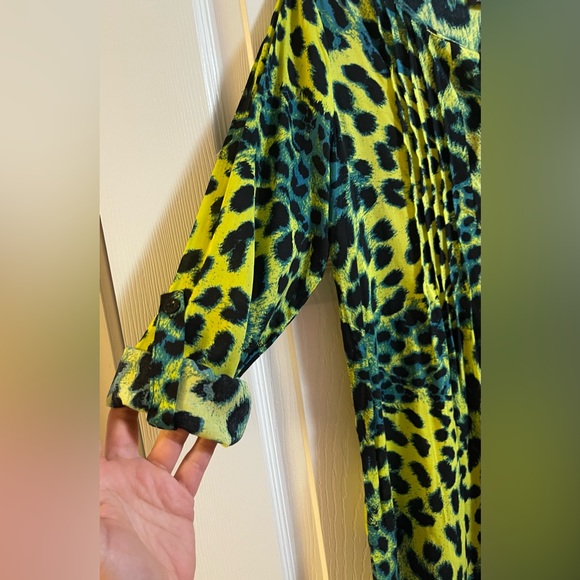 Suzanne Betro Women’s Animal Print Long Sleeves Tunic Size S NWT - Picture 3 of 11